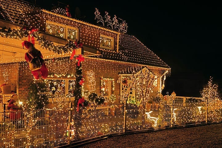 The best way to install Christmas lights on your roof – Sipe Roofing and General Contracting