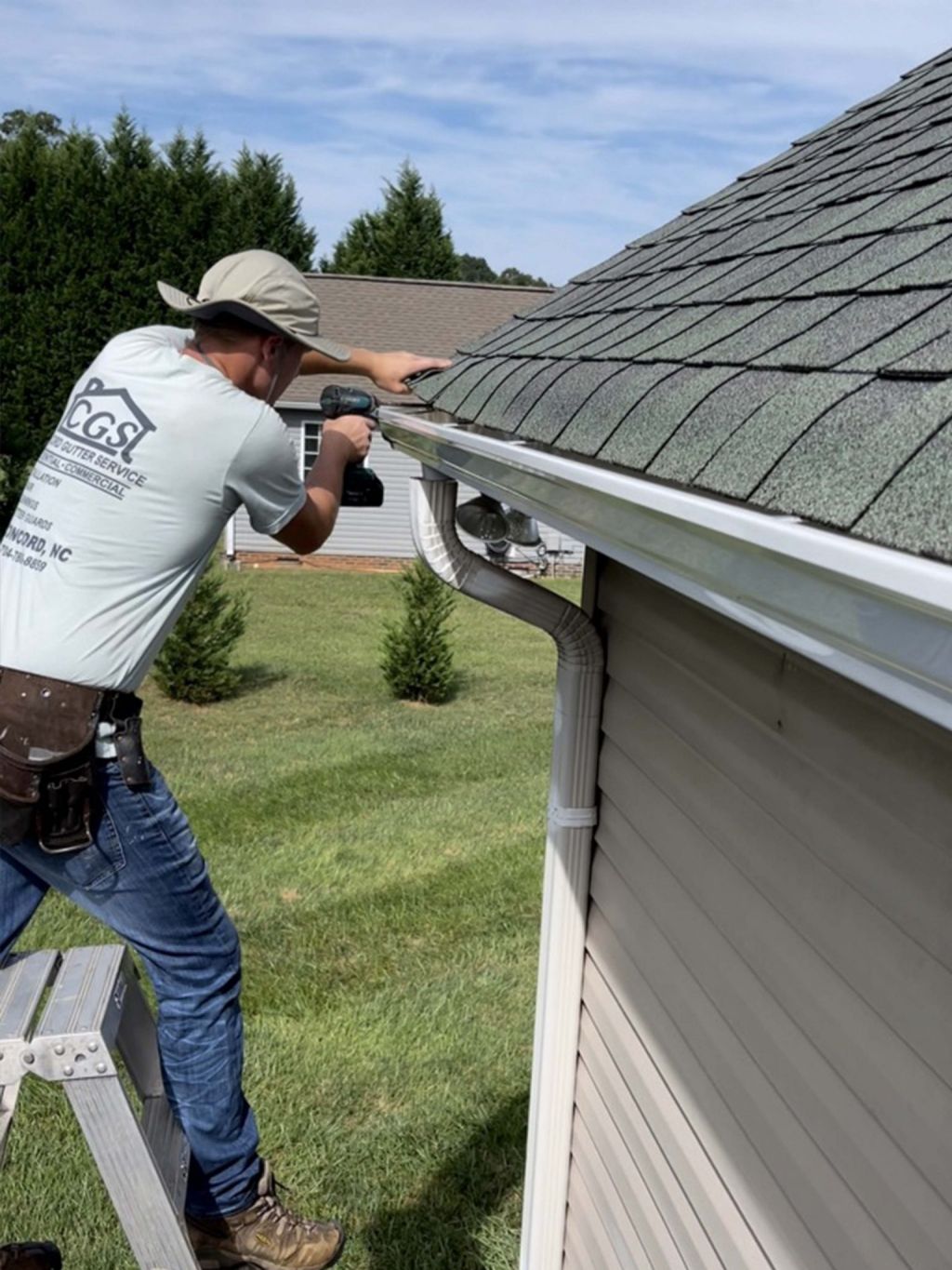 How much do roofers charge for a square foot?